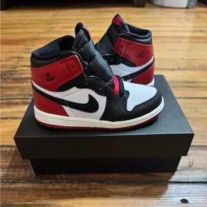 Jordan 1 Retro High OG White/Black/Varsity Red Size 9c
